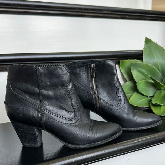 FRYE Renee Seam Short Booties boot western zipper women’s 6.5 like new - Picture 2 of 13